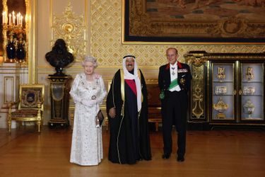 L&#039;émir du Koweït, le cheikh Sabah al-Ahmad al-Sabah, avec la reine Elizabeth II et le prince Philip à Windsor, le 17 novembre 2012