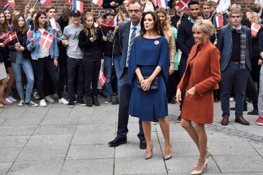 La princesse Mary de Danemark avec Brigitte Macron dans un lycée de Copenhague, le 29 août 2018
