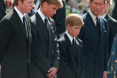Charles Spencer, les princes William, Harry et Charles, aux funérailles de Diana, photographiés par Jayne Fincher, le 6 septembre 1997.