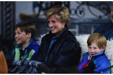 La princesse Diana, photographiée par Jayne Fincher, avec ses fils William et Harry an Autriche le 30 mars 1993.