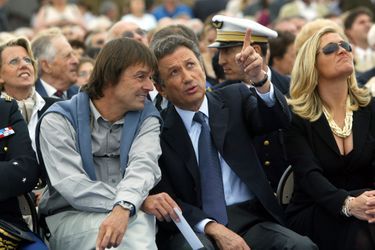 Nicolas Hulot et Michel Drucker le 17 mai 2003 à Salon-de-Provence durant les cérémonies du 50e anniversaire de la Patrouille de France. 