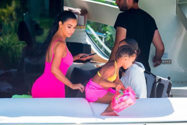 Kim Kardashian et sa fille North à Miami, jeudi 16 août