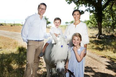 La princesse Victoria de Suède, le prince consort Daniel, la princesse Estelle et le prince Oscar sur l'île d'Oland, été 2018