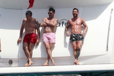 Lionel Messi et ses proches à Ibiza en juillet 2018