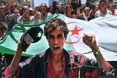 Les manifestations en mémoire de Matoub Lounès et de protestation contre son assassinat se sont poursuivies tout au long des mois de juillet et d’août dans les rues de Tizi Ouzou.