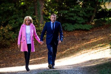 Dans le cadre des Journées du patrimoine, le président de la République Emmanuel Macron, accompagné de son épouse Brigitte, s'est rendu à Bougival (Yvelines). Il en a profité pour féliciter Stéphane Bern.