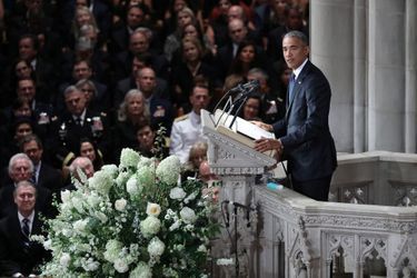 Trois présidents des Etats-Unis, mais pas Donald Trump, ont assisté aux funérailles nationales de John McCain, samedi à Washington. Ici Barack Obama.