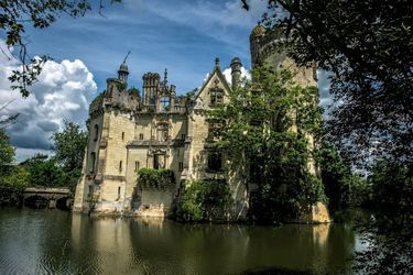 La château de la Mothe-Chandeniers, sauvé par l&#039;adoption.