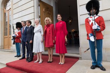 La princesse Mary, le prince Frederik et la reine Margrethe II de Danemark avec Brigitte et Emmanuel Macron à Copenhague, le 28 août 2018