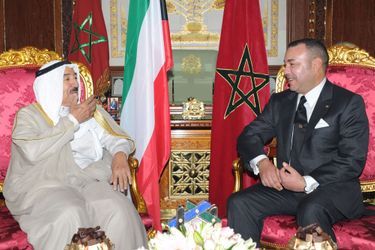 L&#039;émir du Koweït, le cheikh Sabah al-Ahmad al-Sabah, avec le roi Mohammed VI du Maroc à Rabat, le 14 octobre 2010