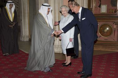 L'émir du Koweït, le cheikh Sabah al-Ahmad al-Sabah, avec la reine Elizabeth II et le prince Philip à Windsor, le 18 mai 2012
