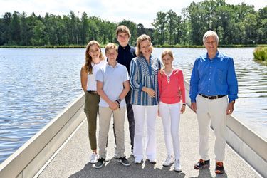 La reine Mathilde, le roi des Belges Philippe, les princesses Elisabeth et Eléonore et les princes Gabriel et Emmanuel de Belgique à Bokrijk, le 27 juin 2020