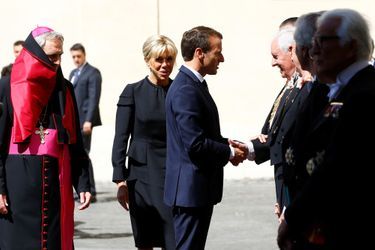 Emmanuel Macron et son épouse Brigitte au Vatican mardi.
