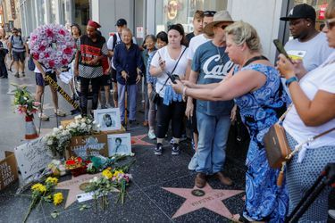 Des fleurs autour de l'étoile d'Aretha Franklin à Hollywood 