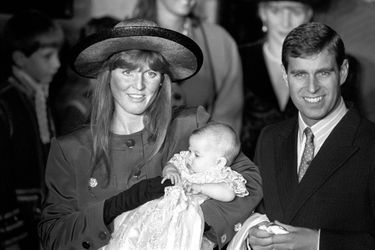 La princesse Beatrice d’York avec ses parents, le jour de son baptême, le 20 décembre 1988