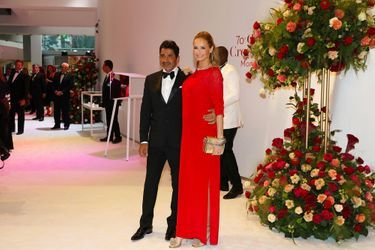 Adriana Karembeu et son mari André Ohanian au gala de la Croix-Rouge