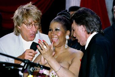 Aretha Franklin avec Rod Stewart et Dustin Hoffman, en 1993.