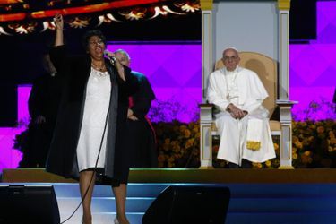 Aretha Franklin chante devant le pape François à Philadelphie, en septembre 2015.
