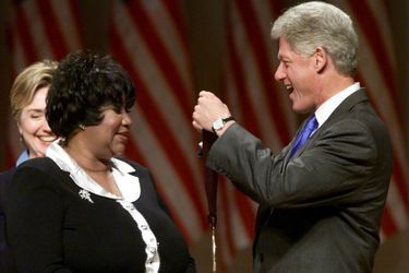 Aretha Franklin honorée par Bill Clinton, en 1999.