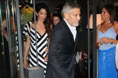 George Clooney et sa femme Amal vont dîner au restaurant &quot;Il Gatto Nero&quot; à Cernobbio, le 3 août 2018