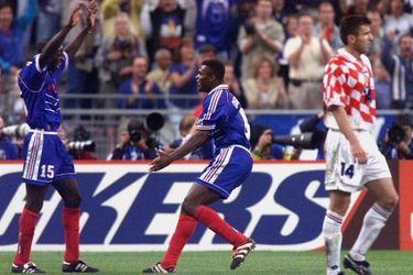 Lilian Thuram et Marcel Desailly après la victoire de la France face à la Croatie en demi-finale de la Coupe du monde, le 8 juillet 1998