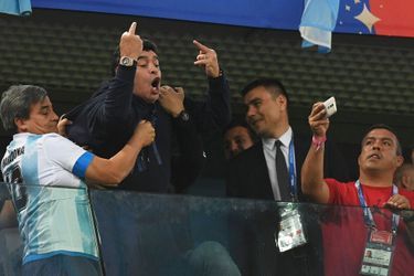 Diego Maradona dans les tribunes du match Argentine/Nigeria mardi