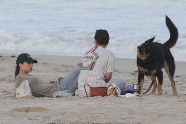 Emily Ratajkowski et Sebastian Beard-McClard à la plage dans les Hamptons le 5 août 2020.