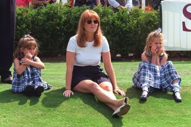 La princesse Beatrice d’York avec sa mère et sa soeur, le 5 août 1996