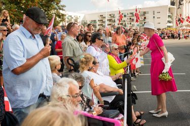 La Reine Margrethe II Du Danemark Dans Le Port De Haderslev Pour Ses Vacances D’été   ( 10