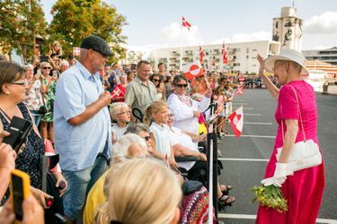 La Reine Margrethe II Du Danemark Dans Le Port De Haderslev Pour Ses Vacances D’été   ( 11