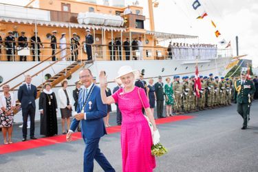 La Reine Margrethe II Du Danemark Dans Le Port De Haderslev Pour Ses Vacances D’été   ( 8
