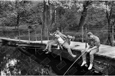 Partie de pêche pour Dominique Colonna, Raymond Kopa et Jean Snella à Finspång, début juin 1958.