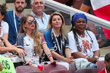 Maria Salaue et Yeo, la mère de Paul Pogba, dans les tribunes du match France-Danemark le 26 juin 2018 