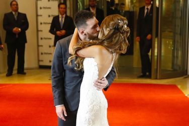 Lionel Messi et Antonella Roccuzzo lors de leur mariage le 30 juin 2017 
