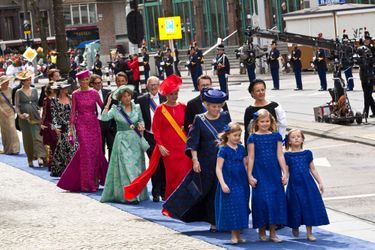 La princesse Alexia des Pays-Bas avec ses soeurs, sa grand-mère l&#039;ex-reine Beatrix et la famille royale, le 30 avril 2013