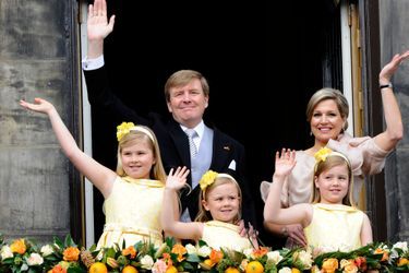 La princesse Alexia des Pays-Bas avec ses parents et ses soeurs, le jour de l&#039;intronisation du roi Willem-Alexander, le 30 avril 2013