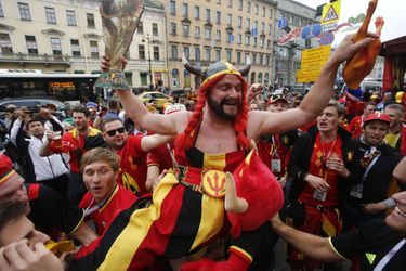 Les supporters belges mettent l&#039;ambiance avant le match.