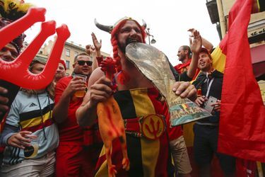 Les supporters belges mettent l'ambiance avant le match.