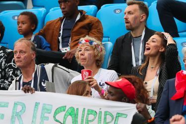 Rachel Legrain-Trapani avec Frédéric et Nathalie, les parents de Benjamin Pavard lors de la demi-finale de la coupe du monde (France-Belgique) à Saint-Pétersbourg le 10 juillet 2018
