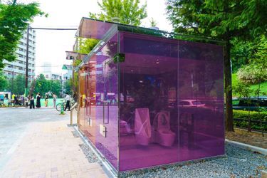 A Tokyo, des toilettes transparentes ont été installées dans le quartier de Shibuya 