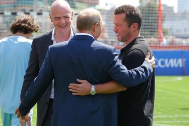 Vladimir Poutine a joué au foot avec Ronaldo à Moscou, le 28 juin 2018.