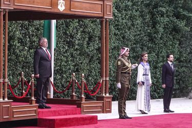 La reine Rania de Jordanie avec le roi Abdallah II et le prince héritier Hussein à Amman, le 25 mai 2020