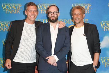 Romain Puértolas (auteur du livre), Ken Scott (réalisateur) et Abel Jafri à la première de "L'extraordinaire voyage du fakir" mercredi