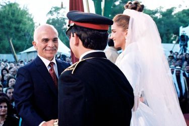 Rania Al-Yassin et le prince Abdallah de Jordanie, le 10 juin 1993, avec le roi Hussein