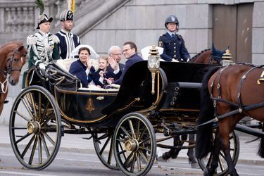 La reine Silvia, les princesses Victoria et Estelle, le roi Carl XVI Gustaf et le prince Daniel de Suède à Stockholm, le 6 juin 2018