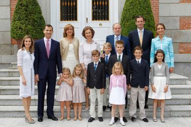 Inaki Urdangarin et la princesse Cristina d'Espagne avec leurs quatre enfants et la famille royale, le 28 mai 2011