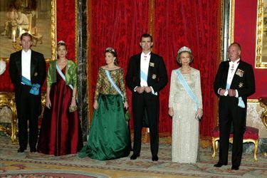 Inaki Urdangarin et la princesse Cristina d'Espagne avec le roi Juan Carlos, la reine Sofia, le prince Felipe et la princesse Letizia, le 8 février 2006