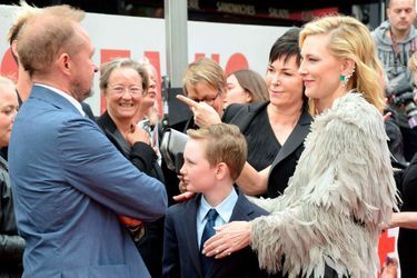 Cate Blanchett avec son mari Andrew Upton et son fils Ignatius à la première de d'"Ocean's 8" à Londres le 13 juin 2018