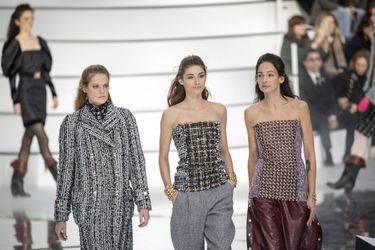 Virginie Viard présente sa collection prêt-à-porter automne-hiver 2020-21 pour Chanel au Grand Palais le 3 mars 2020.