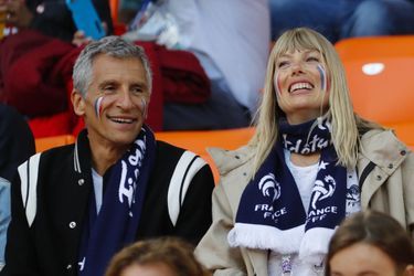Nagui et son épouse Mélanie dans les tribunes du match France-Pérou